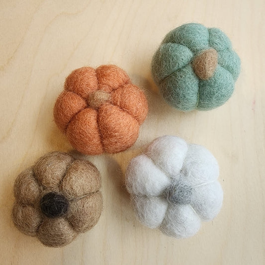 Felt pumpkins